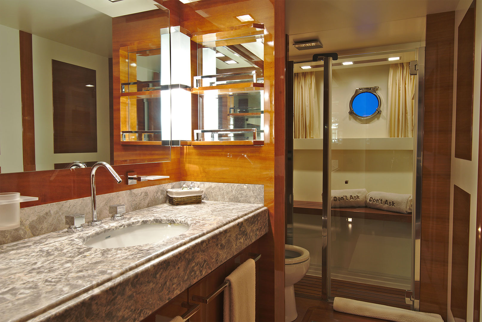 Salle De Bain Yacht photo 2